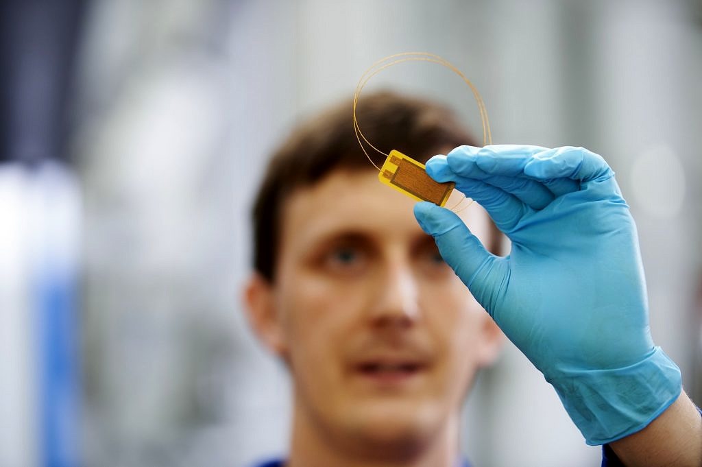 Mitarbeiter mit Piezomodul